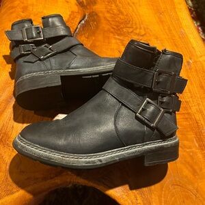 Distressed Buckle Straps Moro Boots
